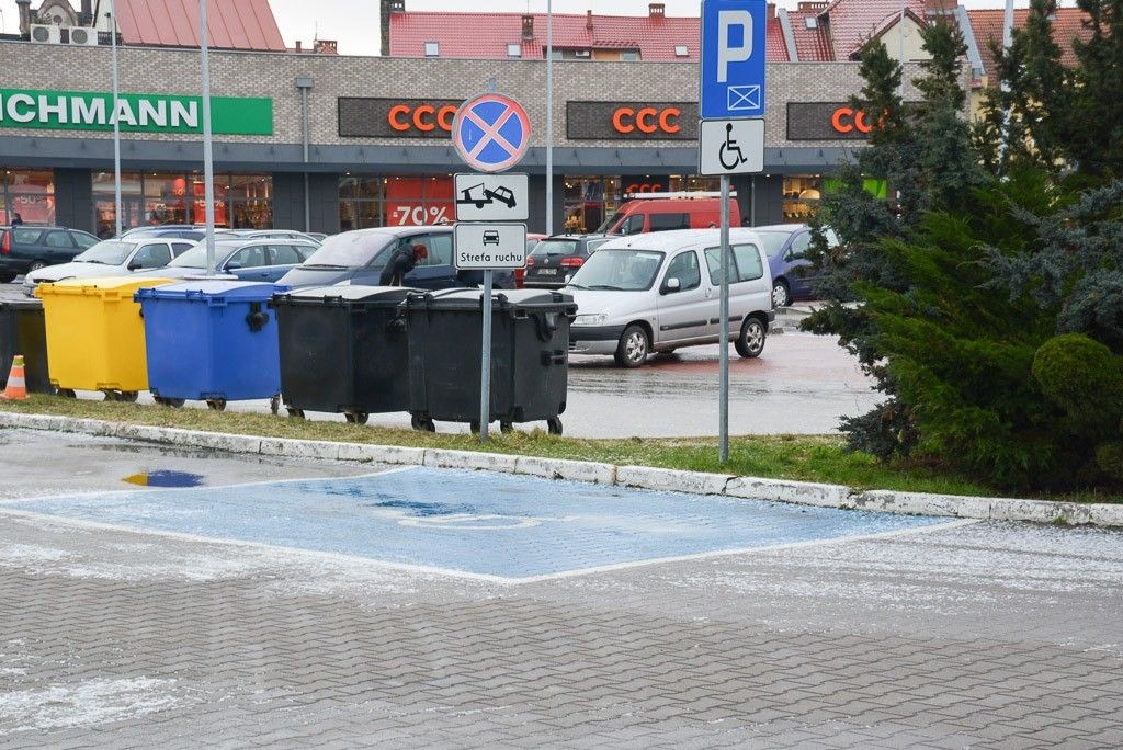 Galeria przy dworcu PKS w Bolesławcu trudno dostępna dla niepełnosprawnych?