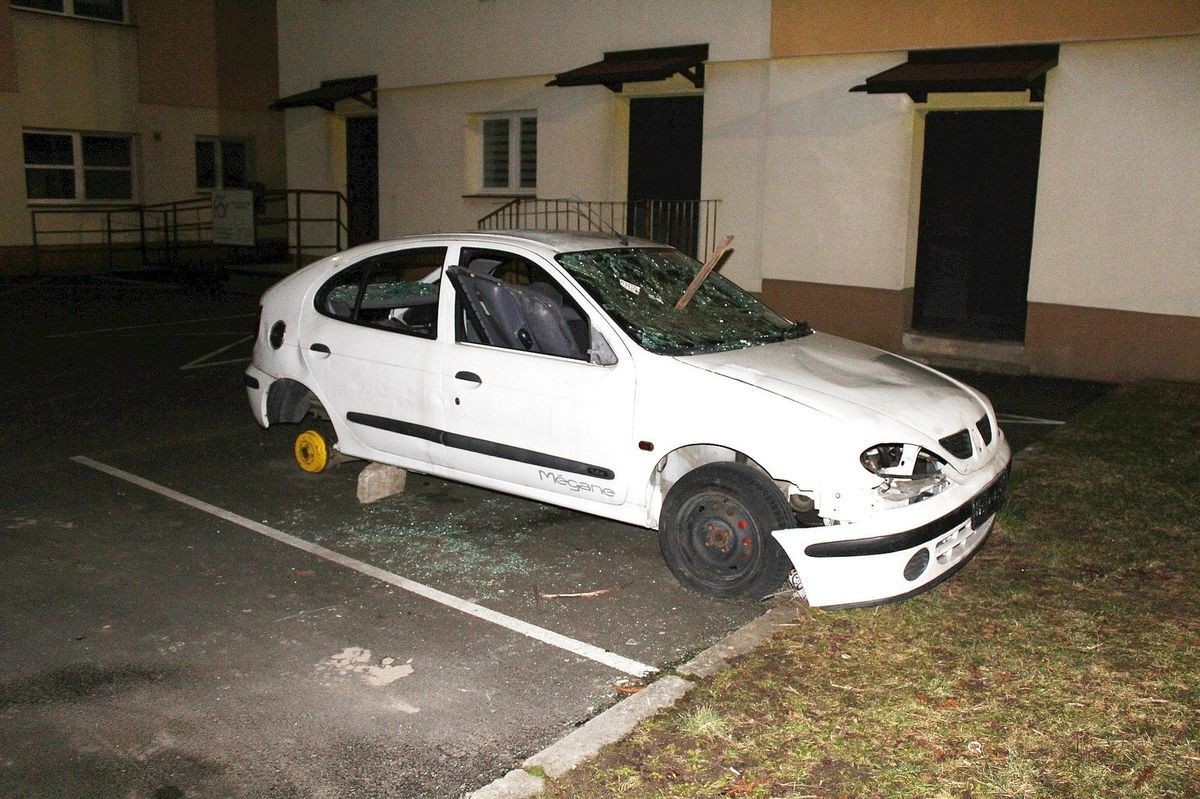 Wrak przy II LO nadal straszy