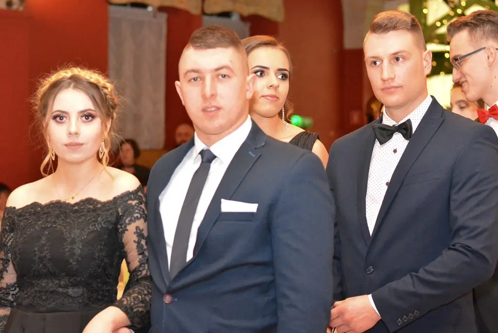 Studniówka uczniów Zespołu Szkół Handlowych i Usługowych w Bolesławcu w Pałacu Brunów (powiat lwówecki)