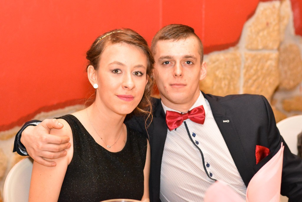 Studniówka uczniów Zespołu Szkół Handlowych i Usługowych w Bolesławcu w Pałacu Brunów (powiat lwówecki)