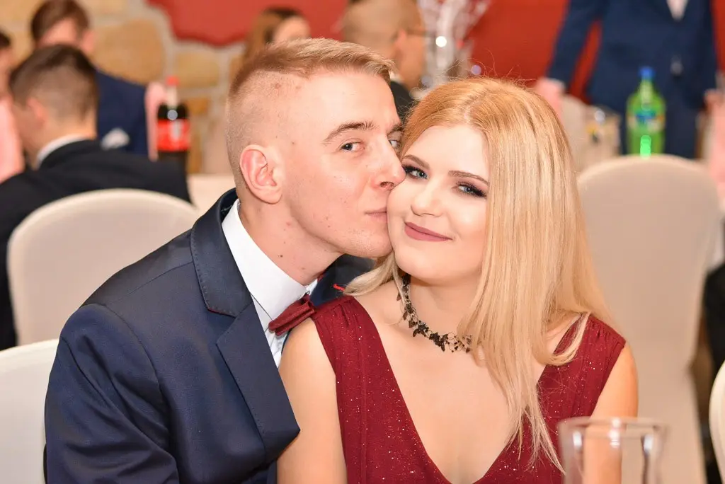 Studniówka uczniów Zespołu Szkół Handlowych i Usługowych w Bolesławcu w Pałacu Brunów (powiat lwówecki)