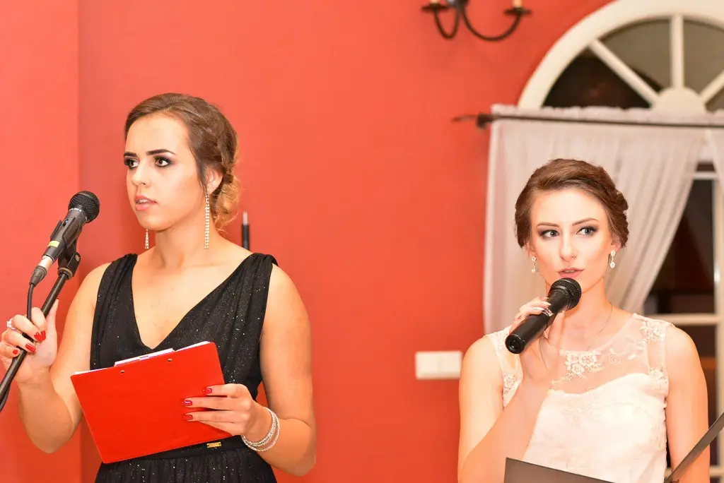 Studniówka uczniów Zespołu Szkół Handlowych i Usługowych w Bolesławcu w Pałacu Brunów (powiat lwówecki)