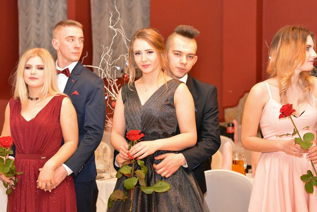 Studniówka uczniów Zespołu Szkół Handlowych i Usługowych w Bolesławcu w Pałacu Brunów (powiat lwówecki)