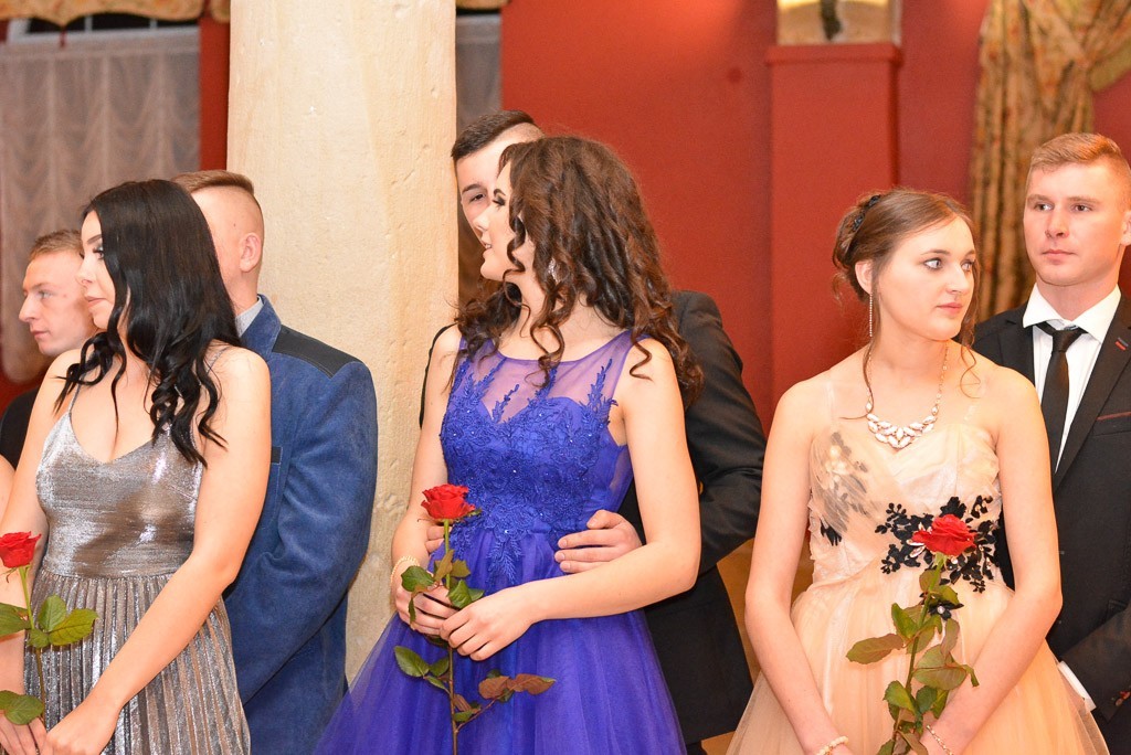 Studniówka uczniów Zespołu Szkół Handlowych i Usługowych w Bolesławcu w Pałacu Brunów (powiat lwówecki)