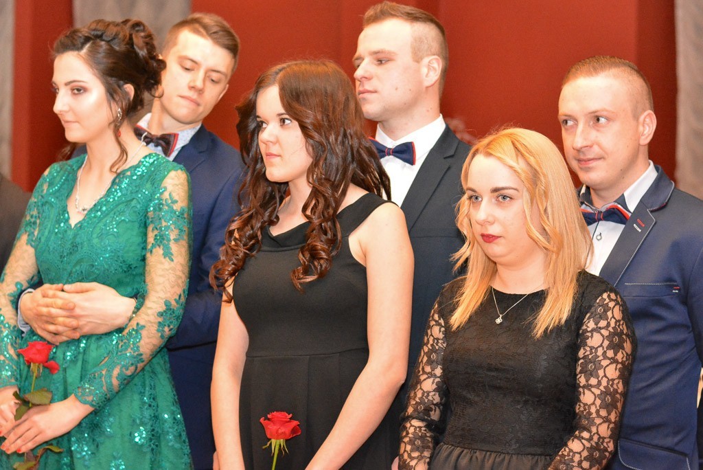 Studniówka uczniów Zespołu Szkół Handlowych i Usługowych w Bolesławcu w Pałacu Brunów (powiat lwówecki)