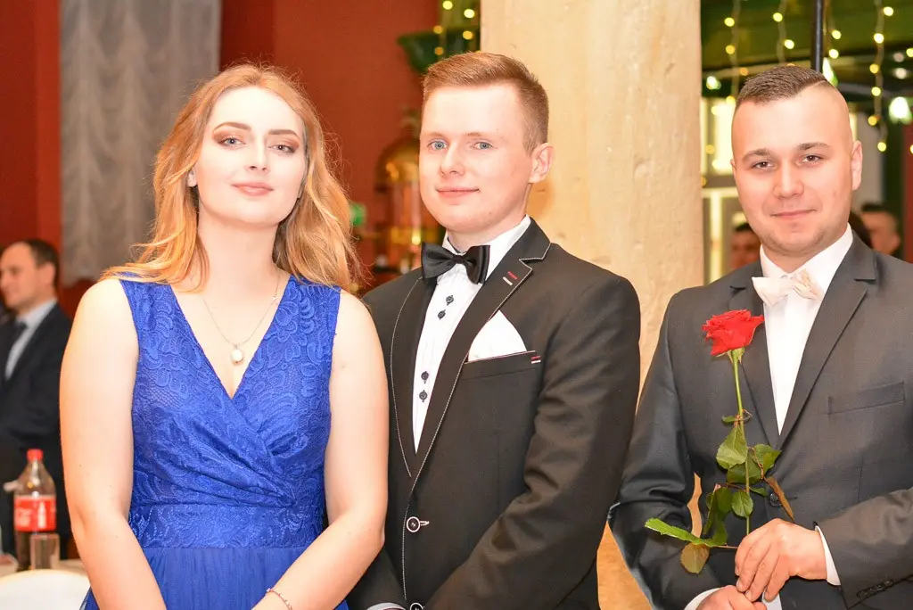 Studniówka uczniów Zespołu Szkół Handlowych i Usługowych w Bolesławcu w Pałacu Brunów (powiat lwówecki)