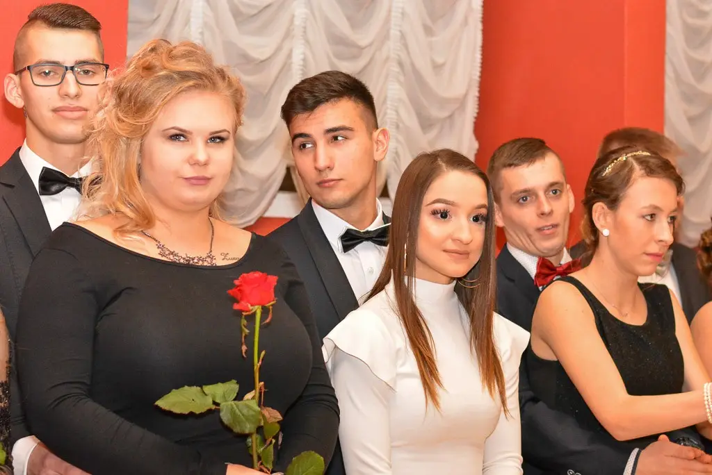 Studniówka uczniów Zespołu Szkół Handlowych i Usługowych w Bolesławcu w Pałacu Brunów (powiat lwówecki)