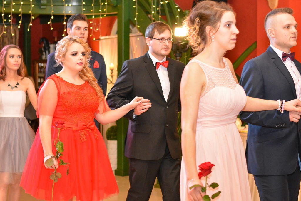 Studniówka uczniów Zespołu Szkół Handlowych i Usługowych w Bolesławcu w Pałacu Brunów (powiat lwówecki)