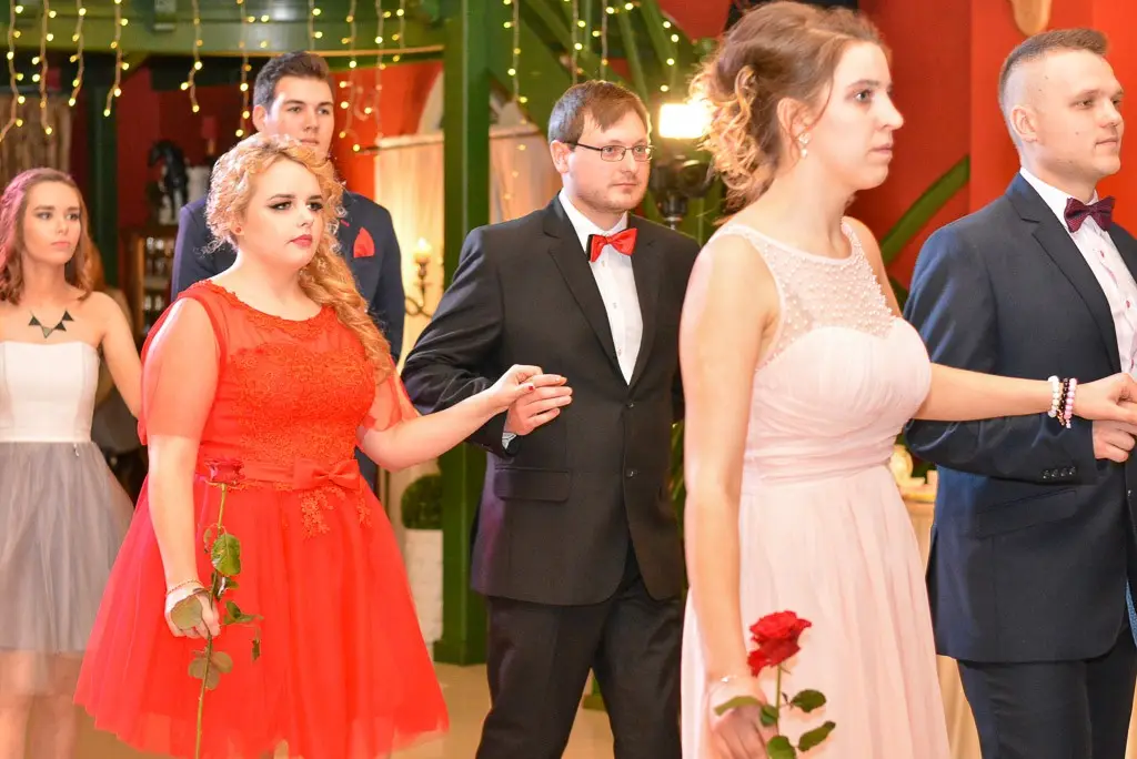 Studniówka uczniów Zespołu Szkół Handlowych i Usługowych w Bolesławcu w Pałacu Brunów (powiat lwówecki)