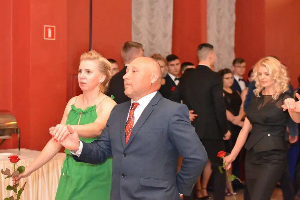 Studniówka uczniów Zespołu Szkół Handlowych i Usługowych w Bolesławcu w Pałacu Brunów (powiat lwówecki)