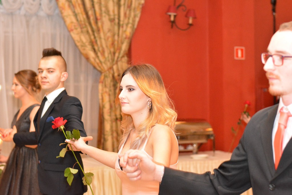 Studniówka uczniów Zespołu Szkół Handlowych i Usługowych w Bolesławcu w Pałacu Brunów (powiat lwówecki)