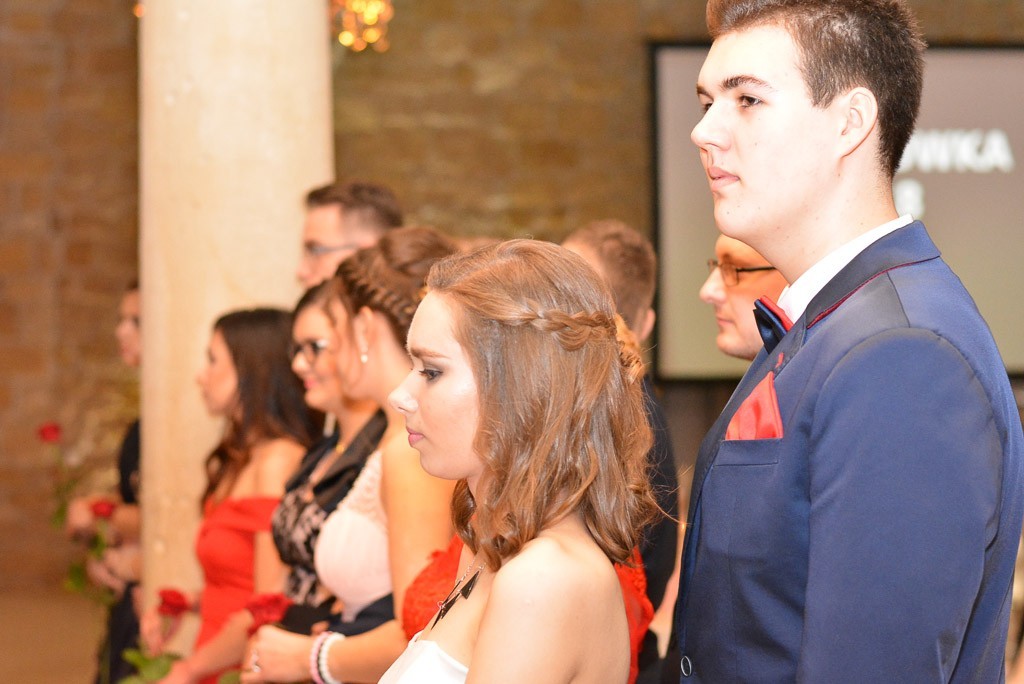 Studniówka uczniów Zespołu Szkół Handlowych i Usługowych w Bolesławcu w Pałacu Brunów (powiat lwówecki)