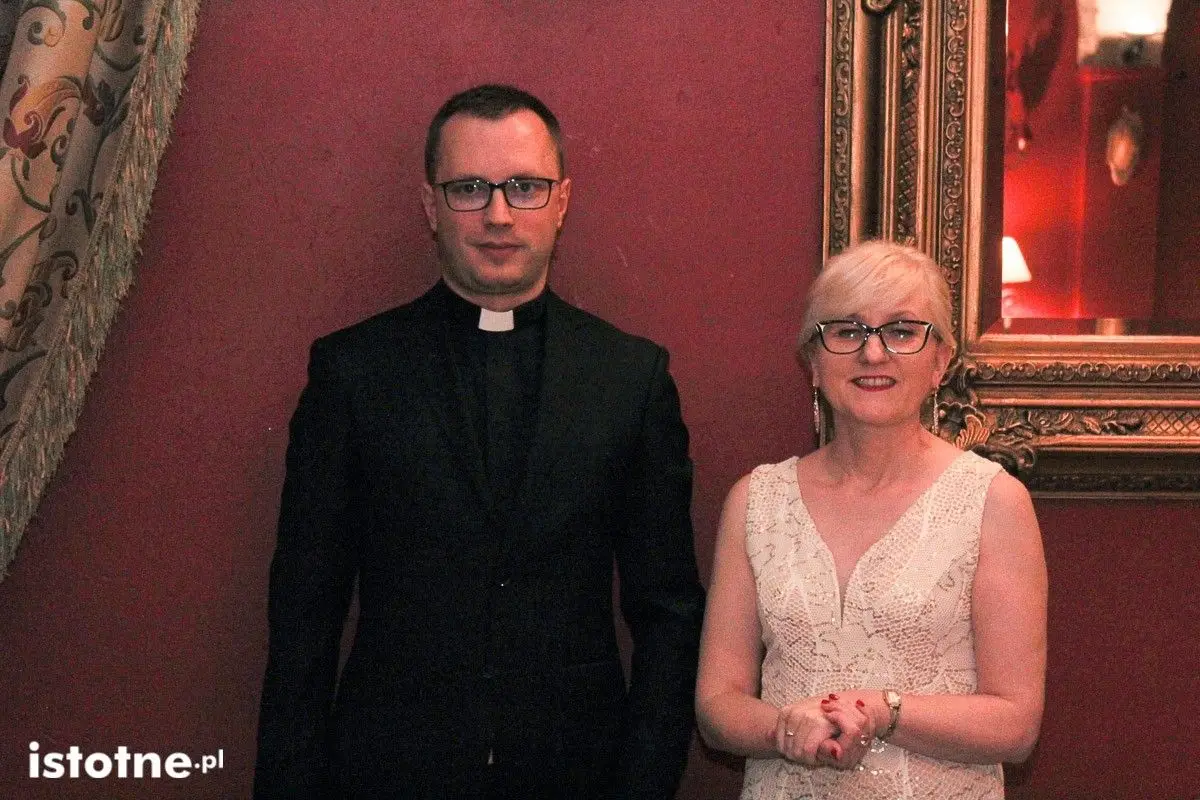 Studniówka uczniów Zespołu Szkół Handlowych i Usługowych w Bolesławcu w Pałacu Brunów