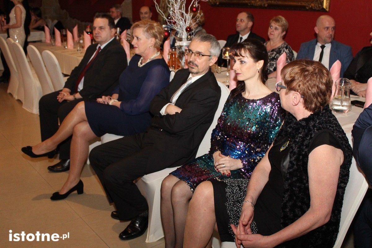 Studniówka uczniów Zespołu Szkół Handlowych i Usługowych w Bolesławcu w Pałacu Brunów