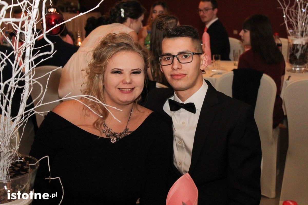 Studniówka uczniów Zespołu Szkół Handlowych i Usługowych w Bolesławcu w Pałacu Brunów