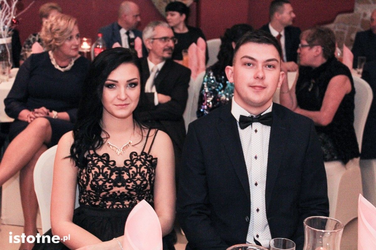 Studniówka uczniów Zespołu Szkół Handlowych i Usługowych w Bolesławcu w Pałacu Brunów