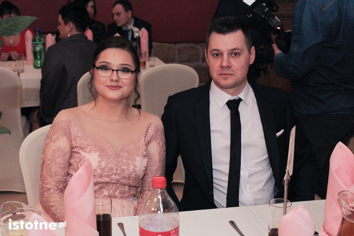 Studniówka uczniów Zespołu Szkół Handlowych i Usługowych w Bolesławcu w Pałacu Brunów