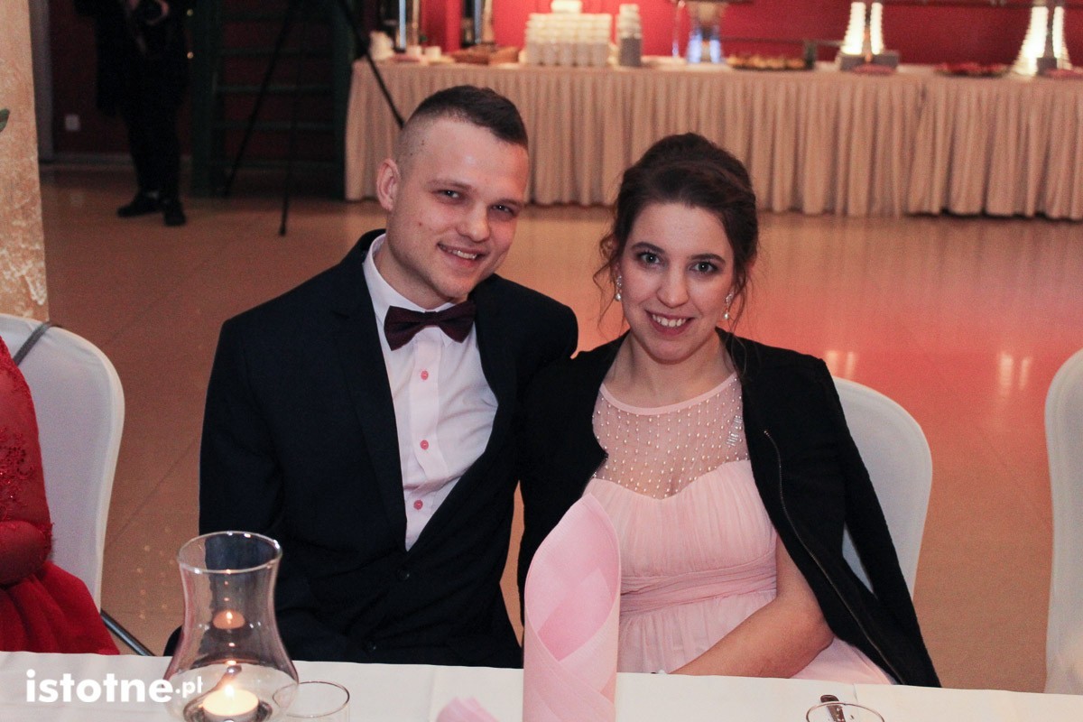 Studniówka uczniów Zespołu Szkół Handlowych i Usługowych w Bolesławcu w Pałacu Brunów