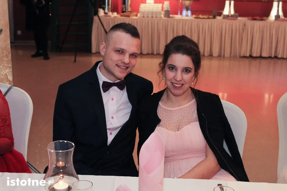 Studniówka uczniów Zespołu Szkół Handlowych i Usługowych w Bolesławcu w Pałacu Brunów