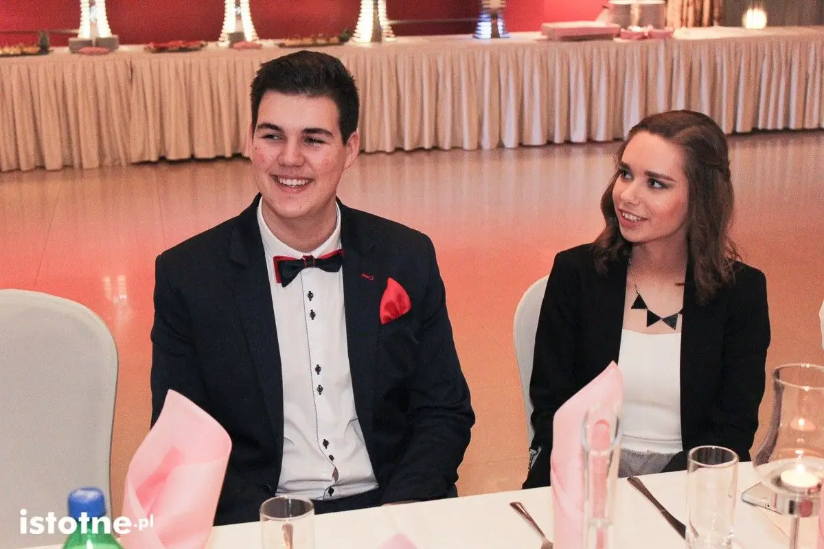 Studniówka uczniów Zespołu Szkół Handlowych i Usługowych w Bolesławcu w Pałacu Brunów