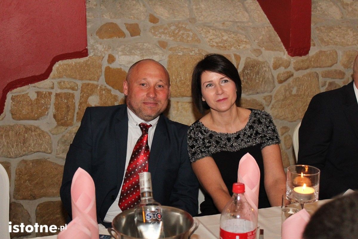 Studniówka uczniów Zespołu Szkół Handlowych i Usługowych w Bolesławcu w Pałacu Brunów