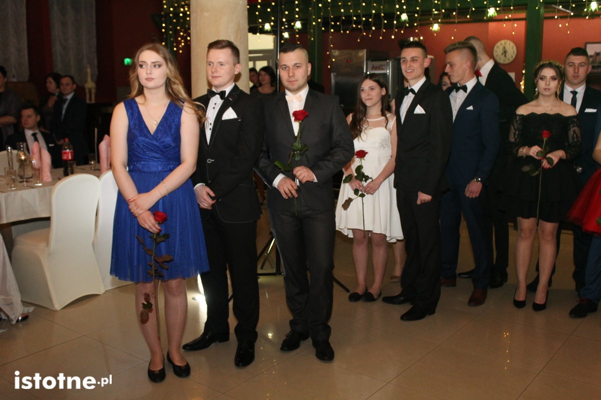 Studniówka uczniów Zespołu Szkół Handlowych i Usługowych w Bolesławcu w Pałacu Brunów