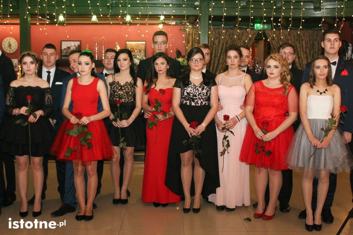 Studniówka uczniów Zespołu Szkół Handlowych i Usługowych w Bolesławcu w Pałacu Brunów