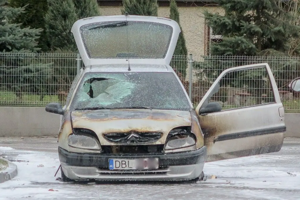 Pożar auta przy Tysiąclecia
