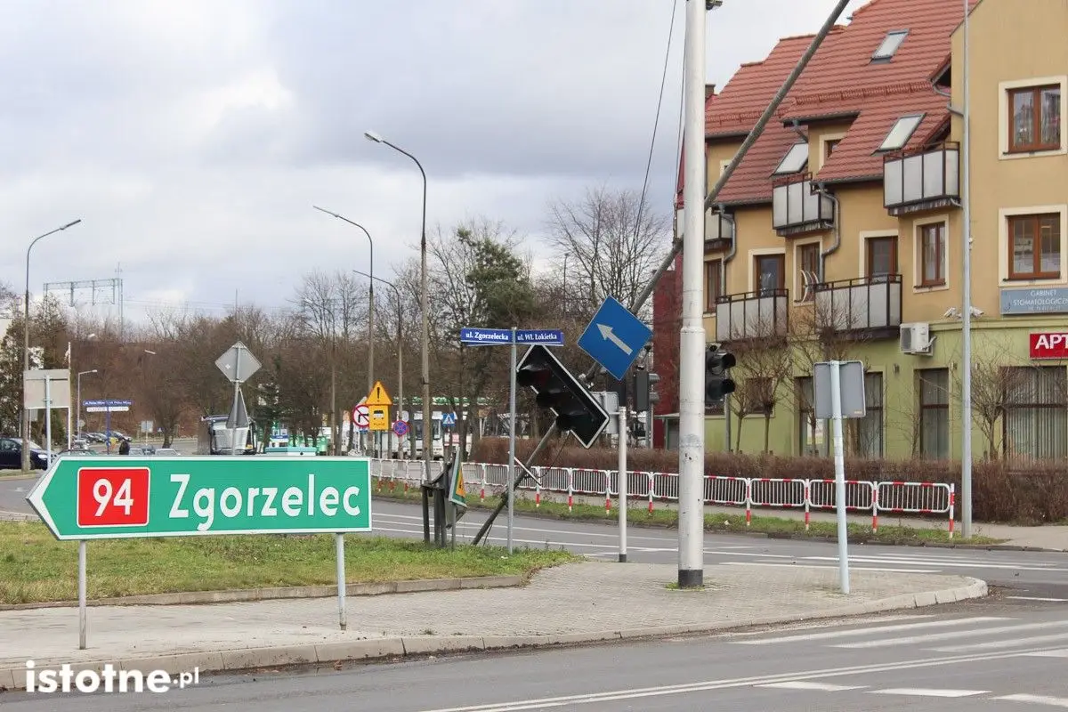 Wiatr połamał sygnalizację
