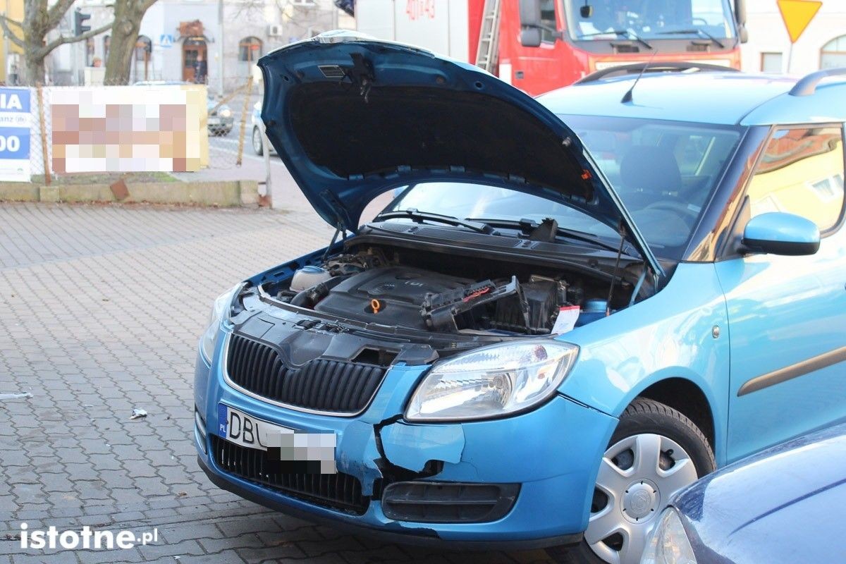 Zderzenie Skody z Volkswagenem na Kubika