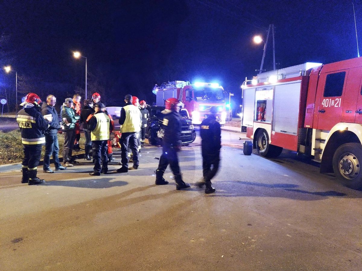 Zderzenie dwóch aut na skrzyżowaniu Lubańskiej ze Śluzową