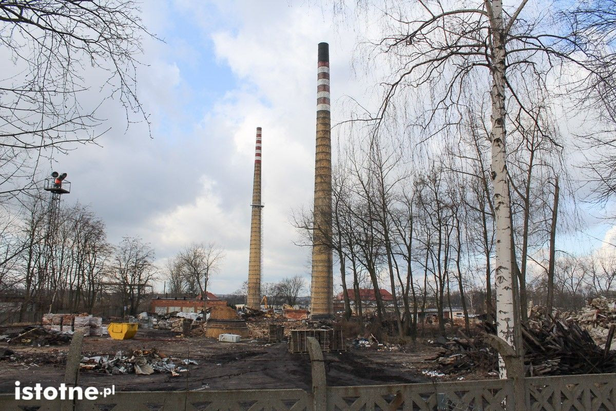 Runął drugi komin Zakładów Ceramicznych