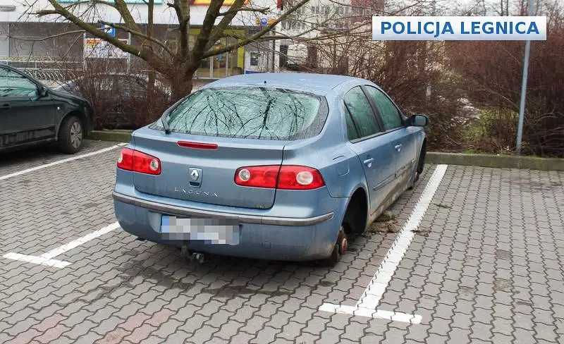 Nastolatkowie ukradli koła z co najmniej 6 aut
