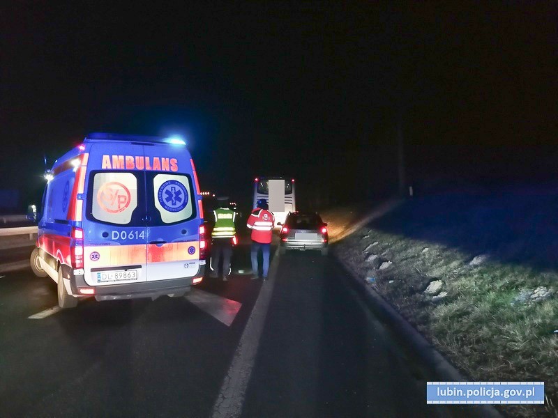 19-latek śmiertelnie potrącony na pasach. Umierał na drodze, gapie mu nie pomogli