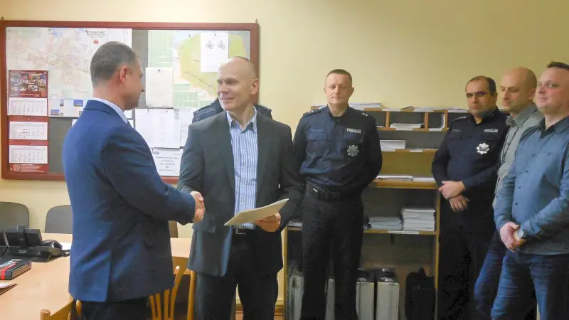 Szef policji w Nowogrodźcu Adam Frączek idzie na emeryturę