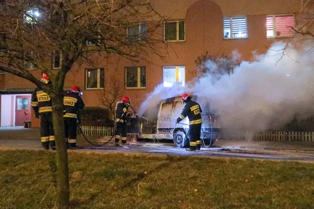 Pożar auta przy Jana Pawła II w Bolesławcu