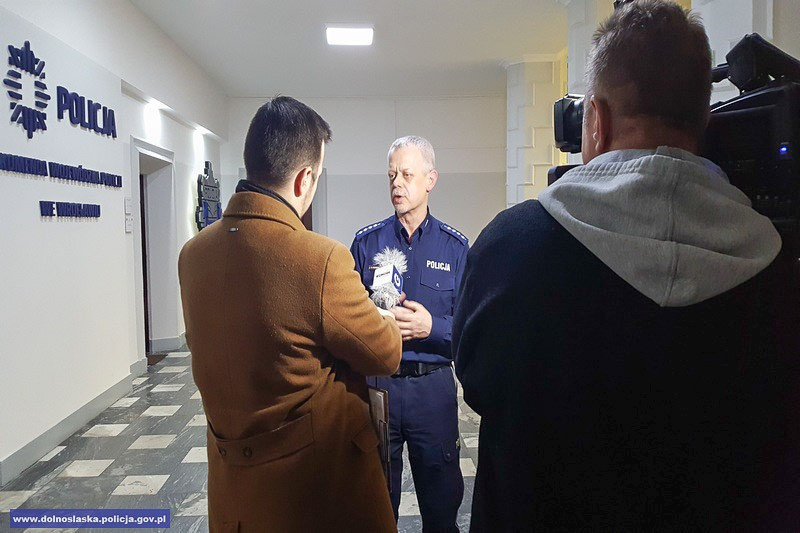 Policyjne ostrzeżenia dla mieszkańców na smartfony. Jest apka BLISKO!