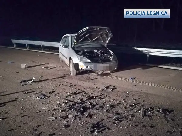 24-latek uciekał przed policją, spowodował wypadek. Mundurowi ciężko ranni. Jest areszt
