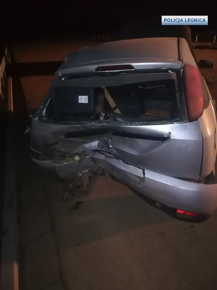 24-latek uciekał przed policją, spowodował wypadek. Mundurowi ciężko ranni. Jest areszt