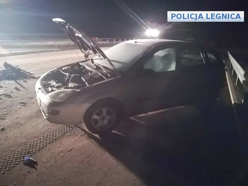 24-latek uciekał przed policją, spowodował wypadek. Mundurowi ciężko ranni. Jest areszt