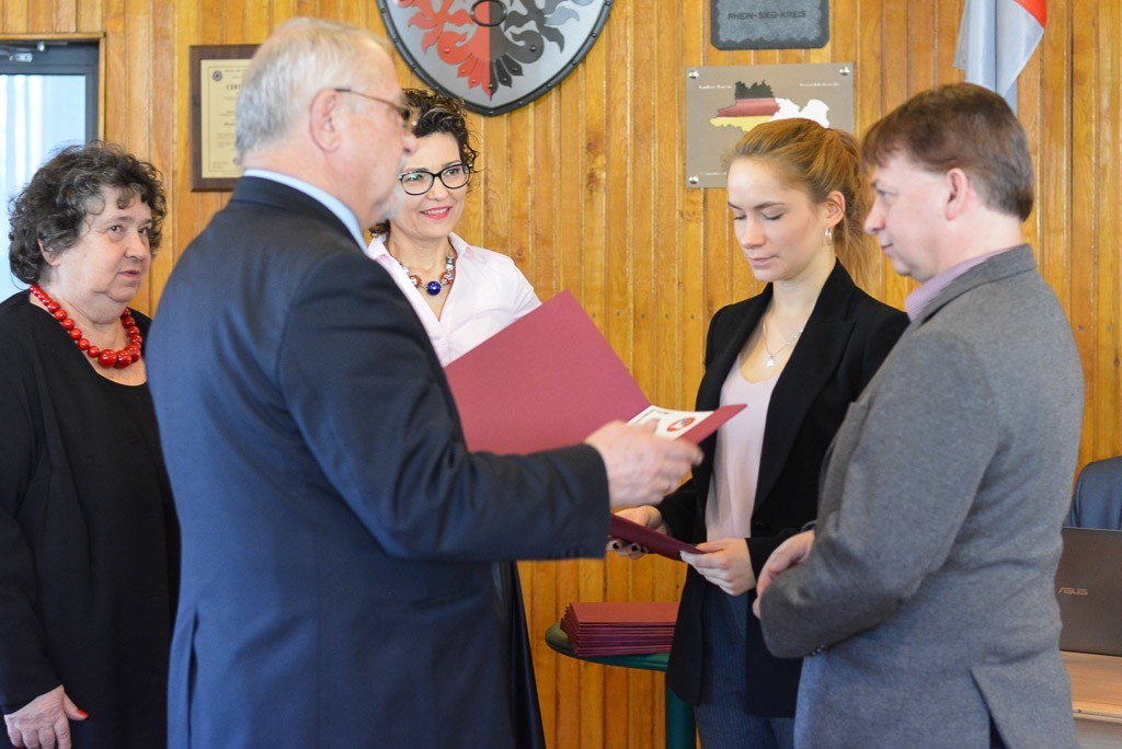 Pomagali przy Opłatku. Wolontariusze z powiatowych szkół uhonorowani