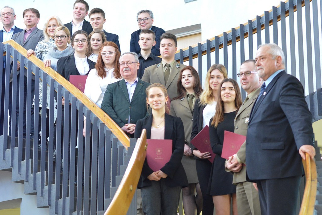 Pomagali przy Opłatku. Wolontariusze z powiatowych szkół uhonorowani