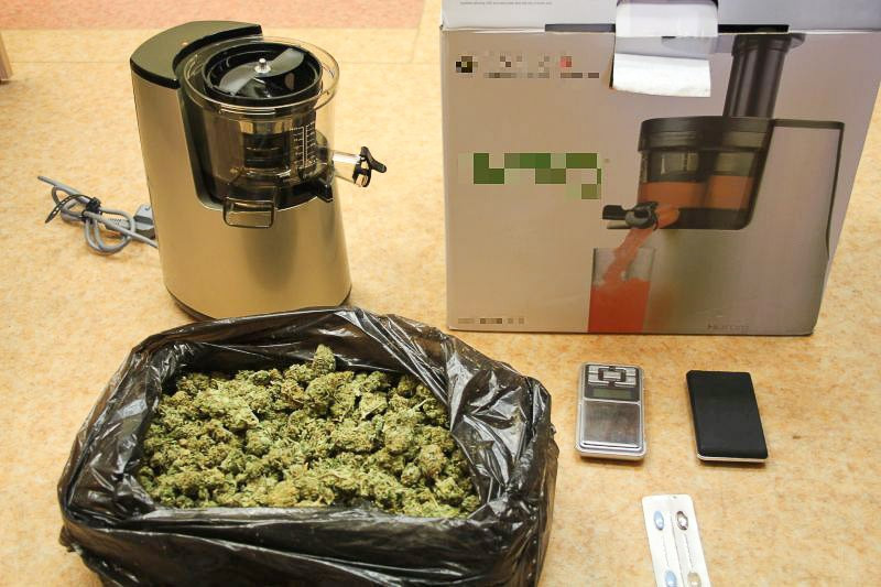 Handlował lewymi sokowirówkami. Wpadł z dużą ilością marychy