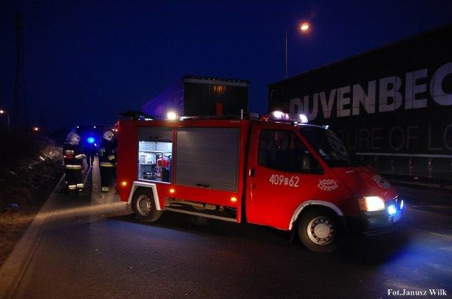 Wypadek na strefie w Wykrotach. Dwie osoby ranne