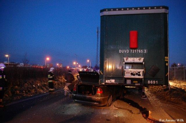 Wypadek na strefie w Wykrotach. Dwie osoby ranne