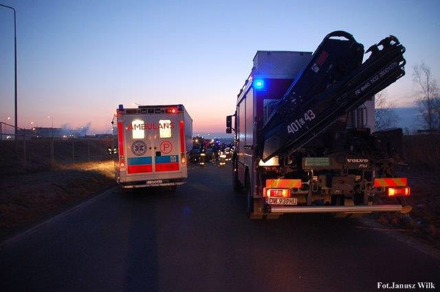Wypadek na strefie w Wykrotach. Dwie osoby ranne