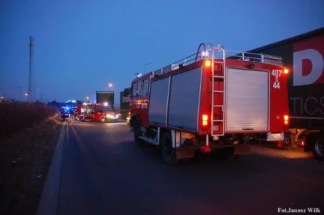 Wypadek na strefie w Wykrotach. Dwie osoby ranne