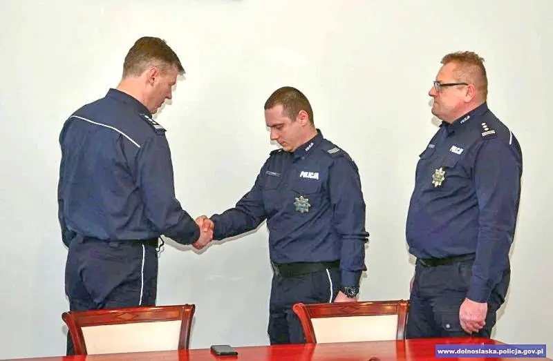 Policjanci nagrodzeni za ratowanie ludzkiego życia i profesjonalizm