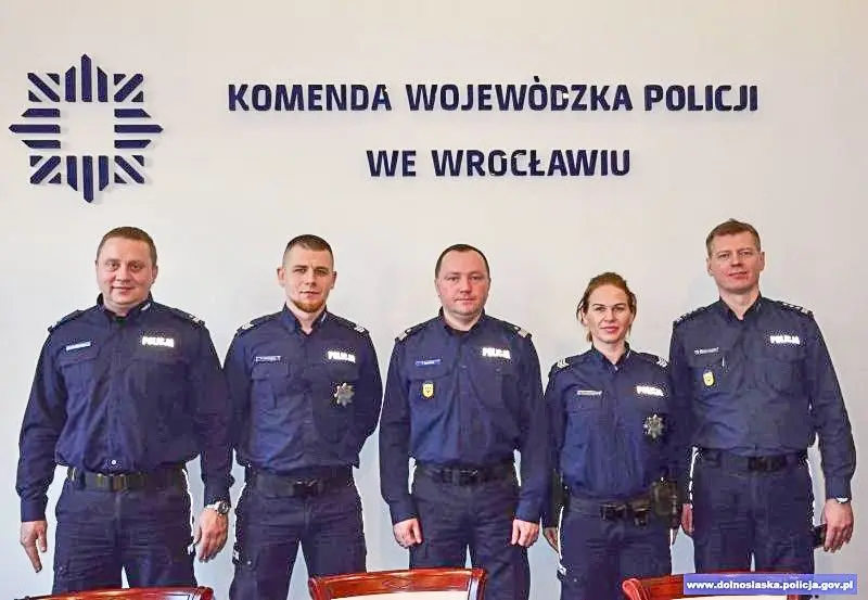Policjanci nagrodzeni za ratowanie ludzkiego życia i profesjonalizm