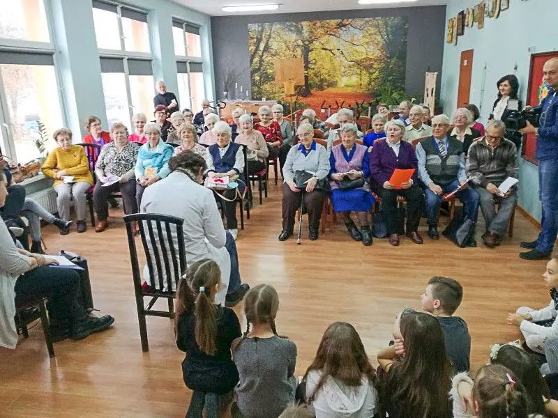 День жінок, тобто… добра нагода для заходів на користь літніх людей